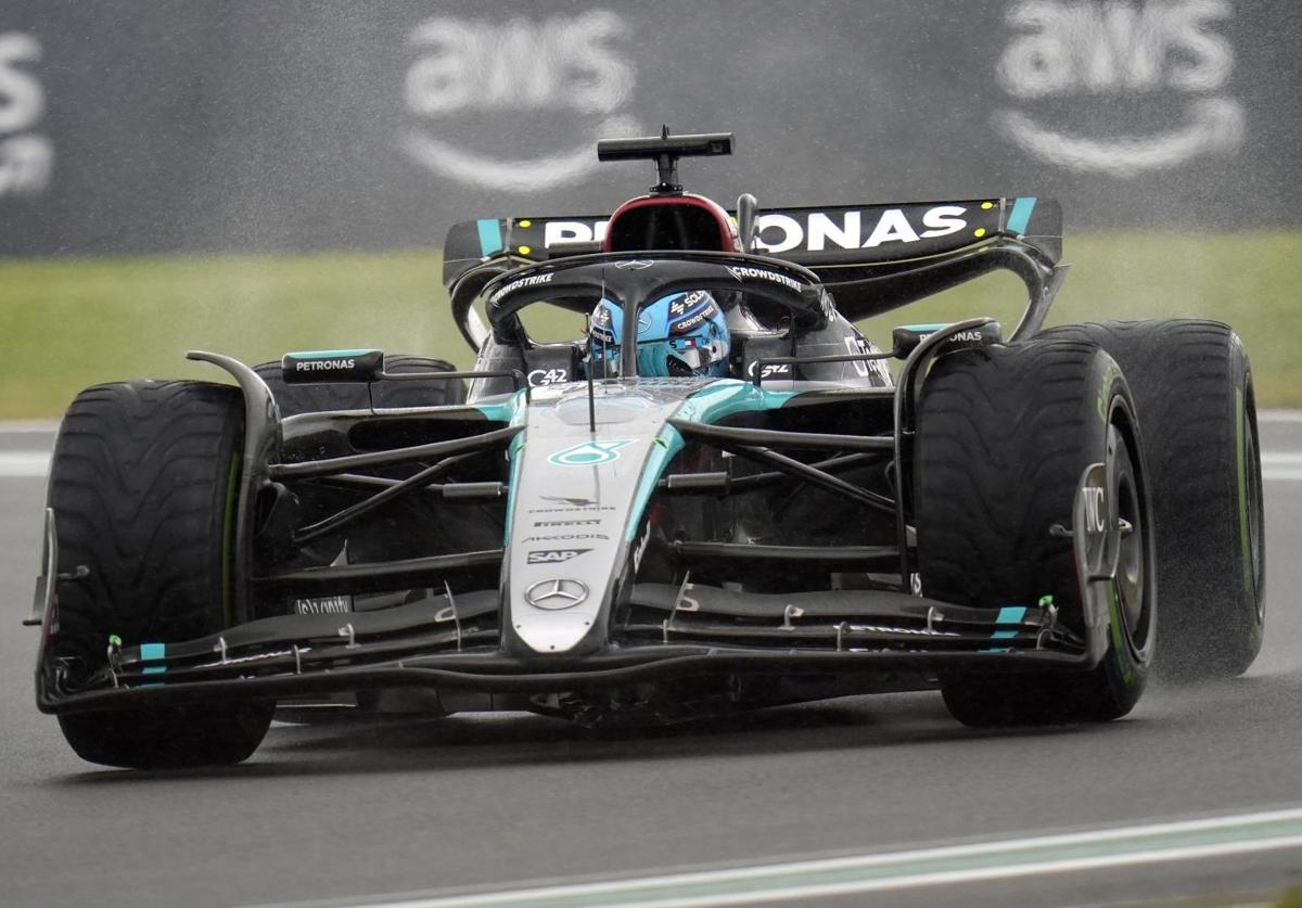 George Russell y su Mercedes durante la clasificación.