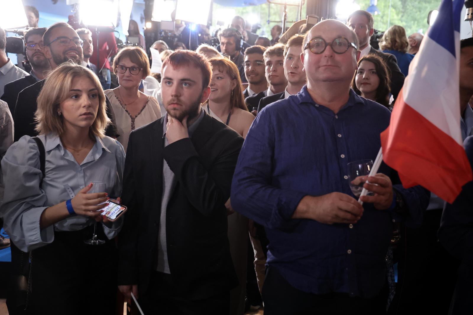 Los simpatizantes de Agrupación Nacional siguen estupefactos el resultado de los sondeos.