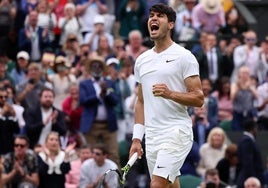 Alcaraz celebra con rabia su victoria ante Humbert.