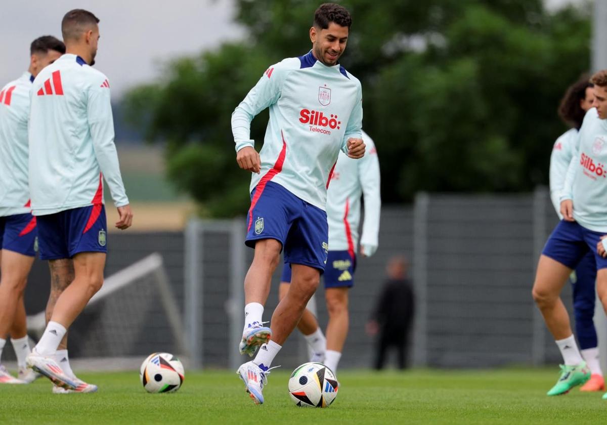 Ayoze, en un entrenamiento durante al Eurocopa.