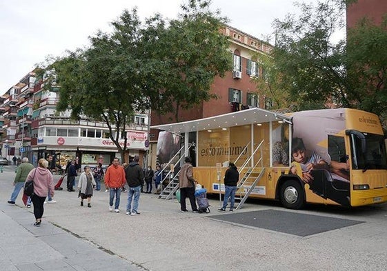 Un autobús informativo del Ingreso Mínimo Vital.