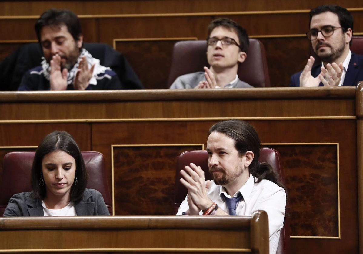 Irene Montero, Pablo Iglesias, Íñigo Errejón, Rafa Mayoral y Alberto Garzón en el Congreso en 2017.