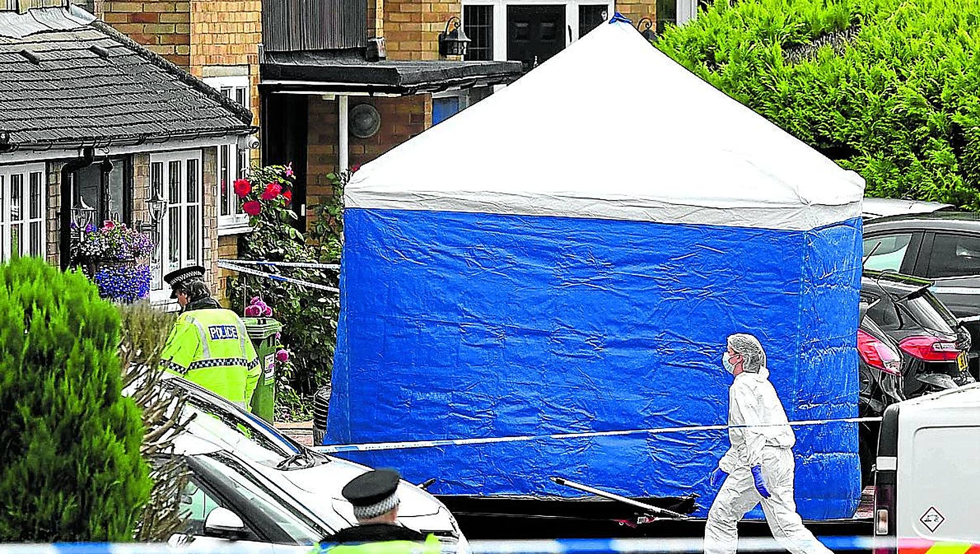 英国警察、ロンドンで女性３人をクロスボウで殺害した容疑で若者を逮捕