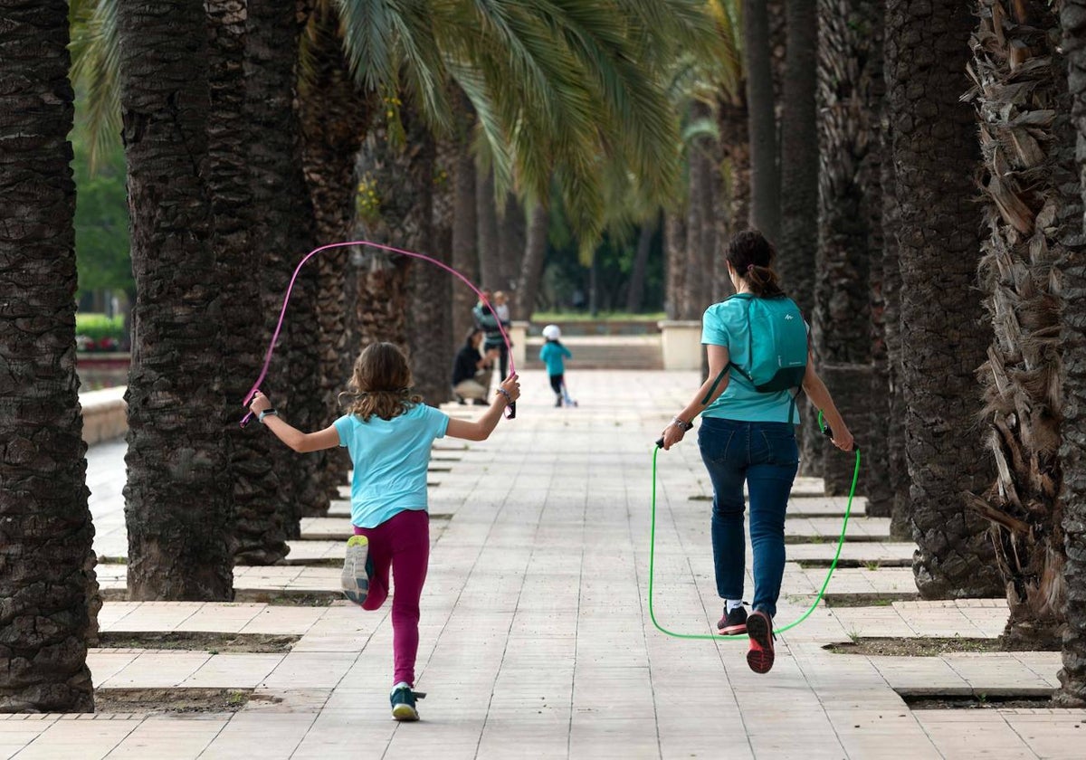 Los niños de familias desfavorecidas hacen seis días menos de ejercicio físico al año.