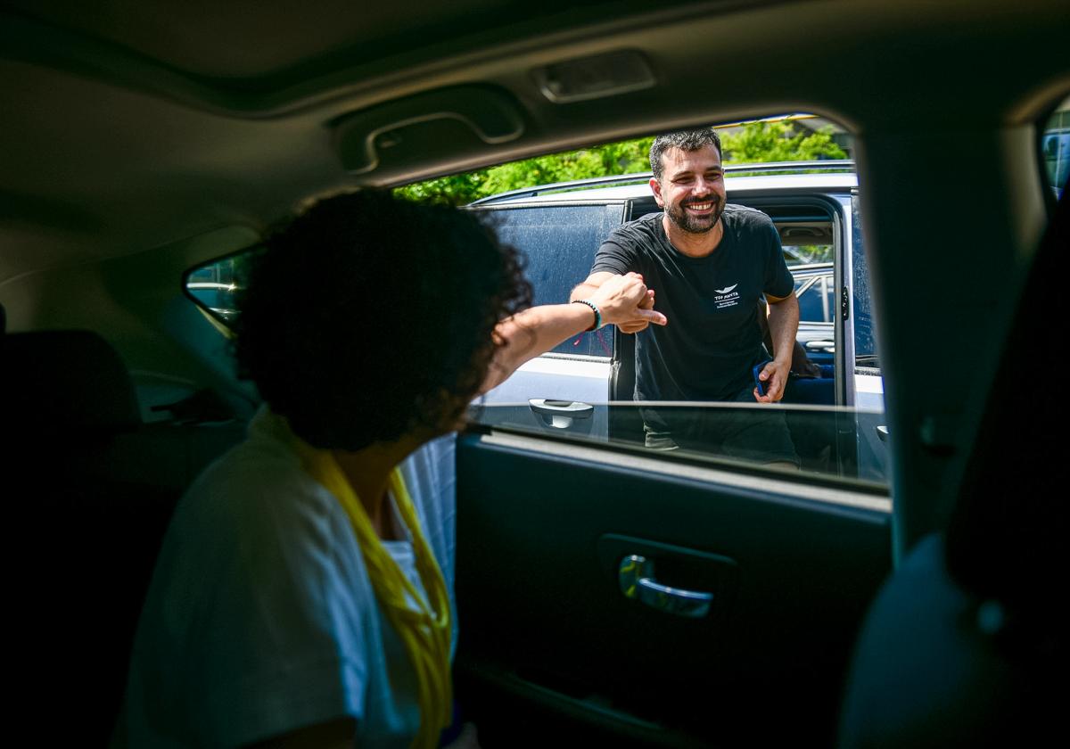 Marta Rovira y Ruben Wagnensberg, en su viaje de vuelta a España desde Suiza.