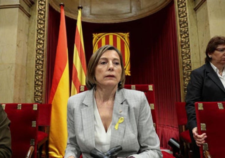 Carme Forcadell, el día que leyó la declaración unilateral de independencia en el Parlamento catalán en octubre de 2017.