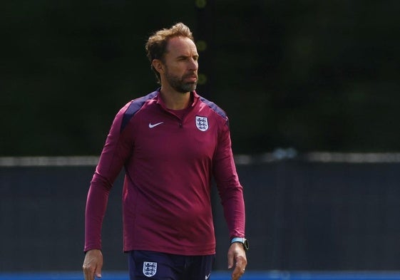 Gareth Southgate, seleccionador inglés, preparando la final de la Eurocopa.