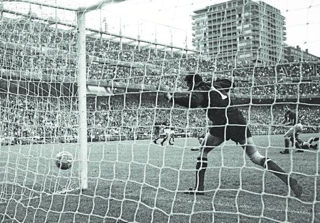 Marcelino batió de cabeza al portero de la selección rusa Lev Yashin y logró para España su primer título de campeón de Europa.