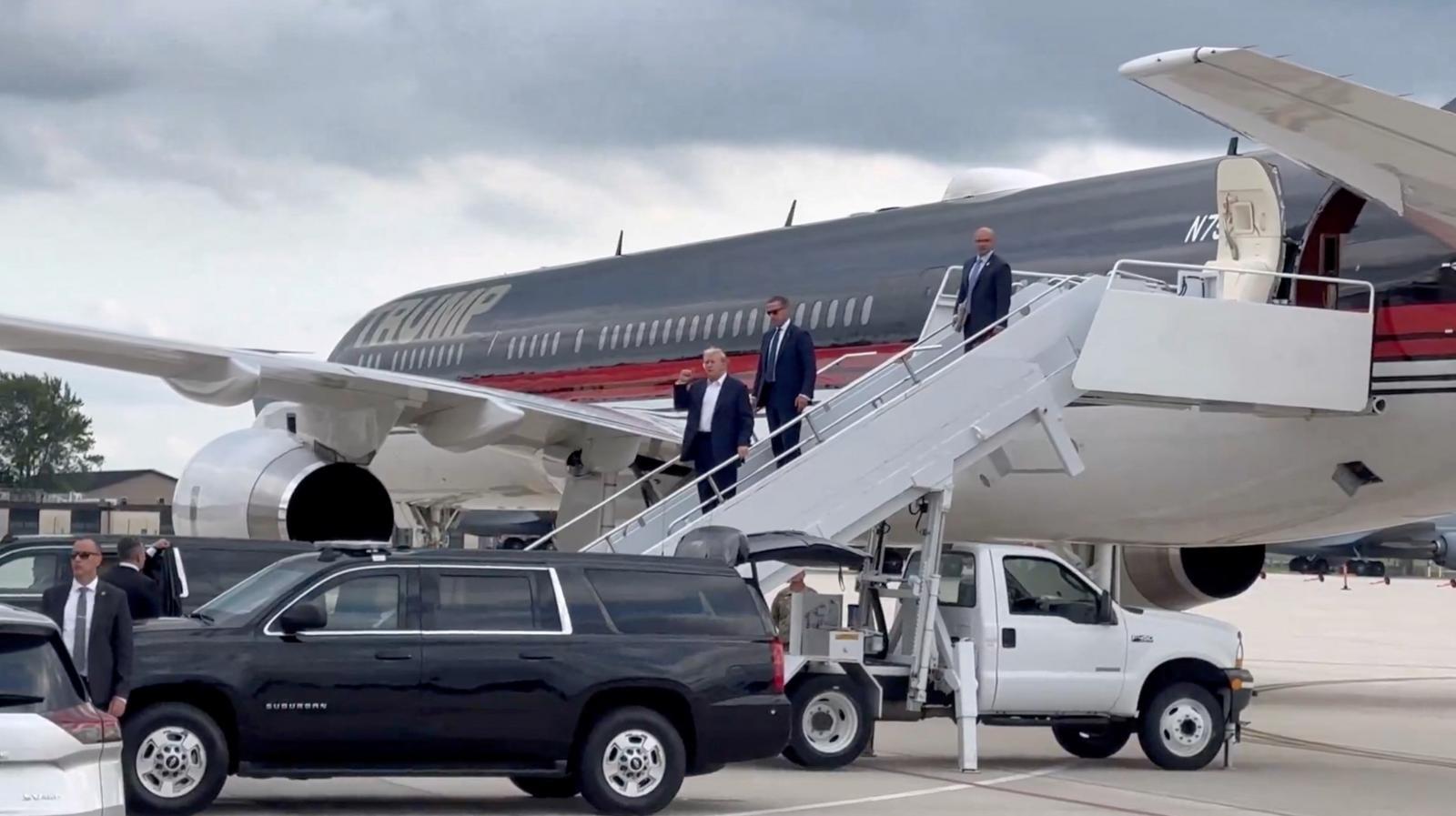 Trump, a su llegada al aeropuerto de Milwaukee.