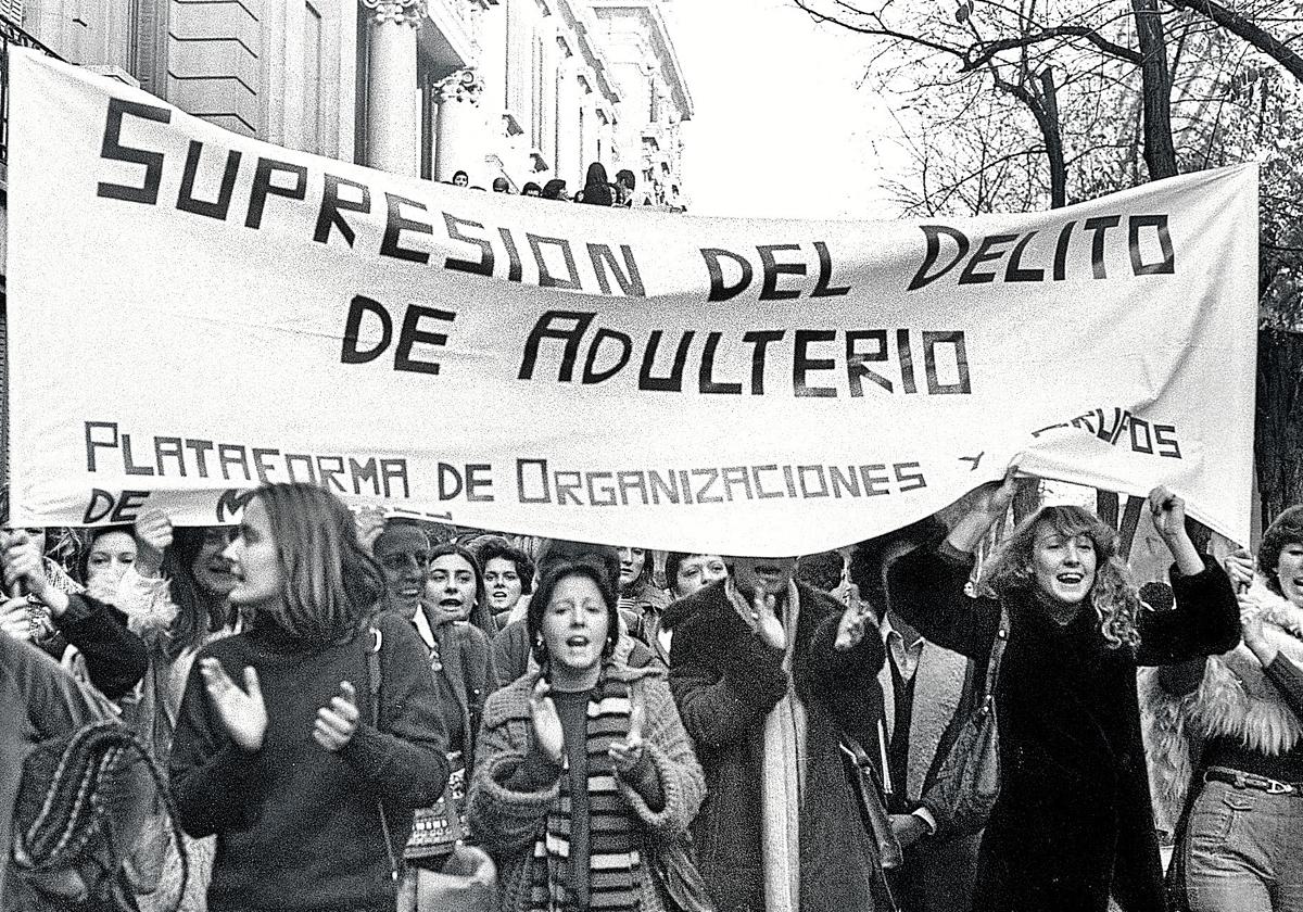 Manifestación en 1976 pidiendo la supresión del delito de adulterio