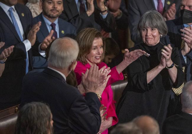 Nancy Pelosi, una aliada histórica del mandatario de la que ya no se fía.