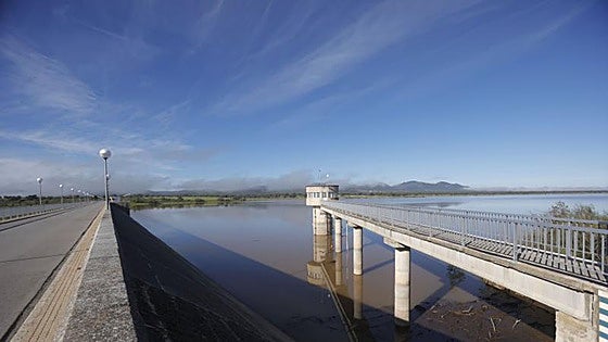 La ola de calor se 'bebe' casi 900.000 millones de litros en solo siete días