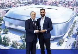 Florentino Pérez, junto a Nacho, durante el acto.