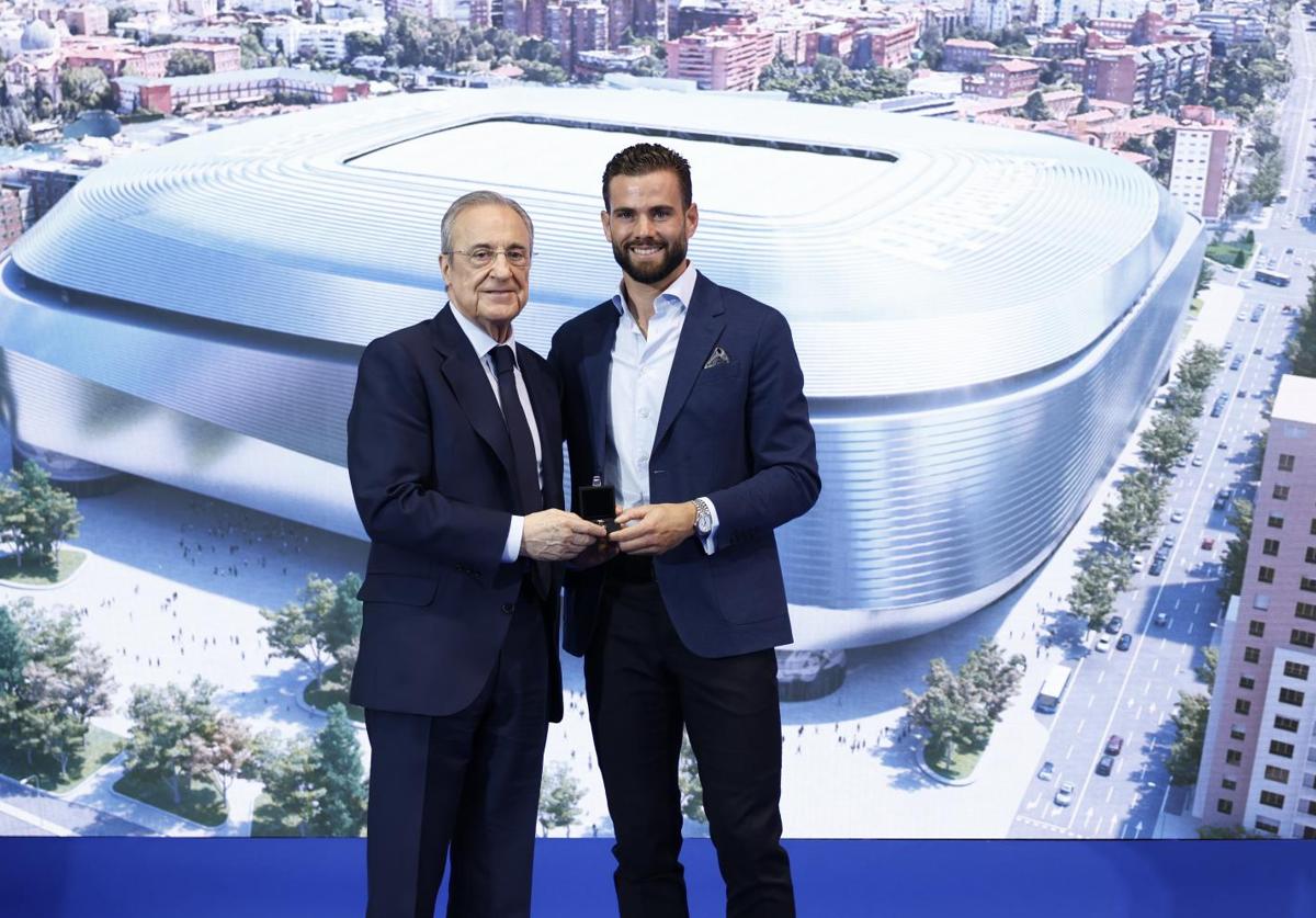 Florentino Pérez, junto a Nacho, durante el acto.