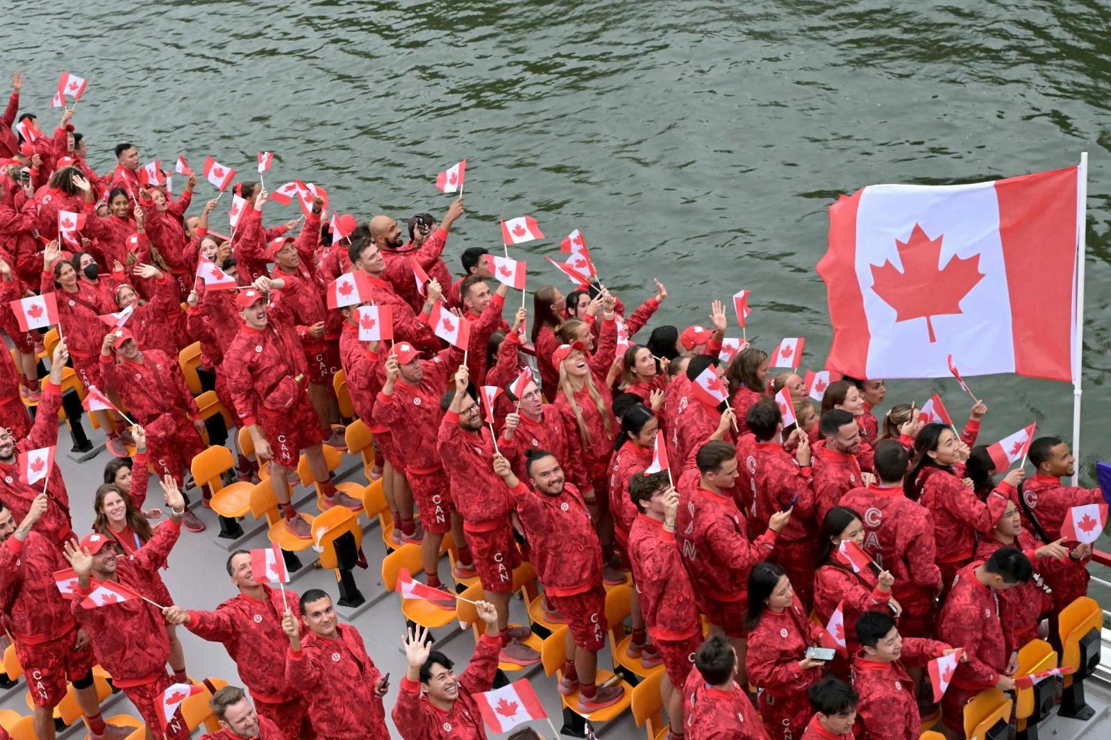 Los atletas canadienses.