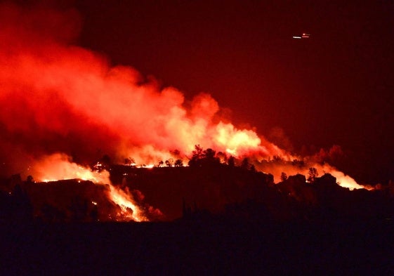 El incendio Park fue provocado por el lanzamiento de un coche en llamas por un barranco.