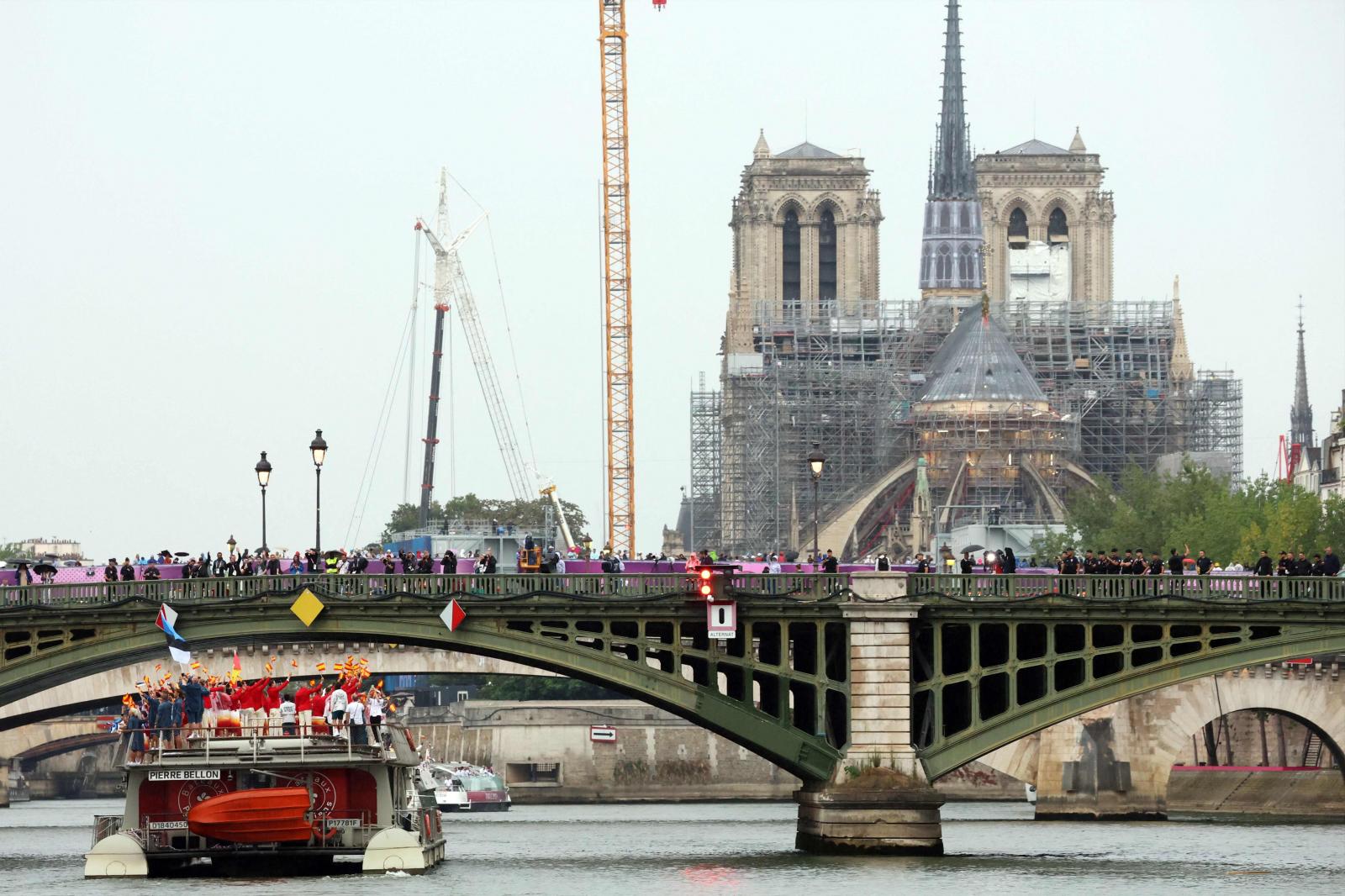 La catedral de Notre-Dame de París, que sufrió un incendio el 15 de abril de 2019, reabrirá sus puertas al culto a finales de 2024.