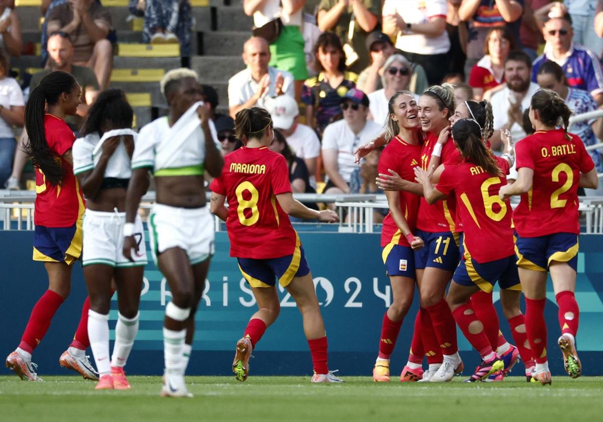 Las jugadoras españolas celebran el gol de Alexia Putellas.