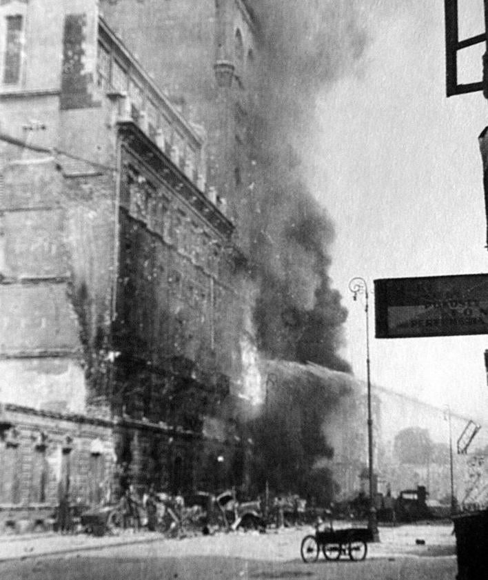 Imagen secundaria 2 - Alemania y Polonia recuerdan el coraje de Varsovia frente a los nazis en el 80 aniversario de su alzamiento