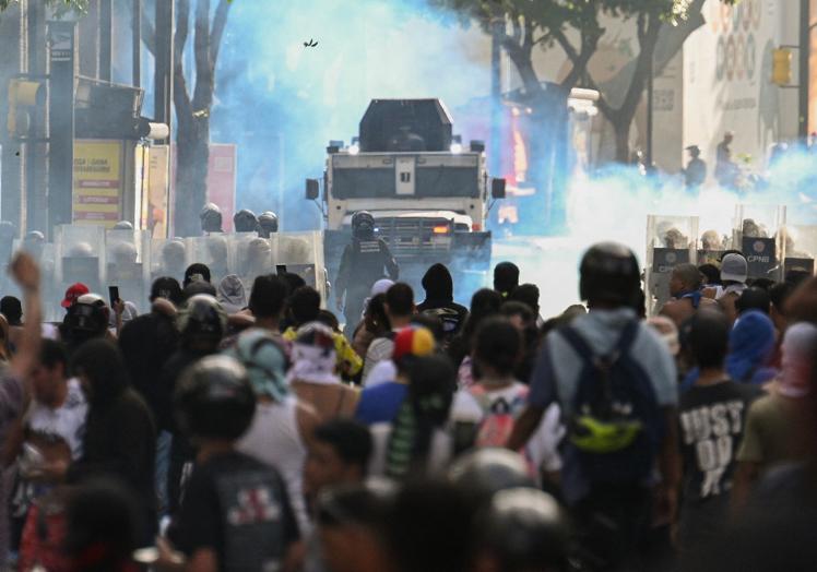 Como era de esperar, los venezolanos se han echado a las calles.