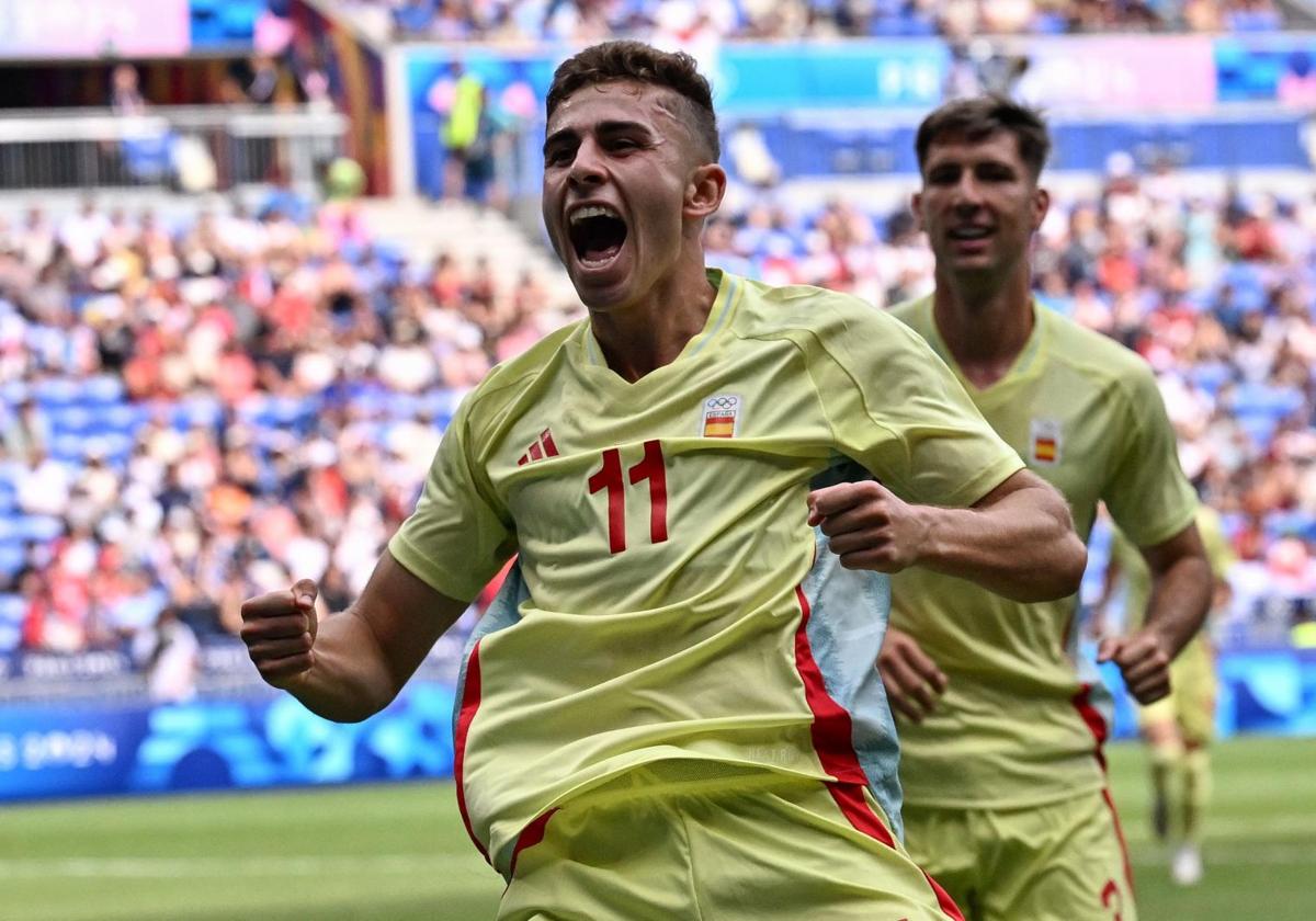 Fermín López celebra el primero de sus dos goles ante Japón.