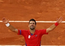 Novak Djokovic celebra su pase a la final del torneo olímpico.