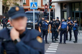 Trece detenidos por agredir a agentes de la Policía Nacional