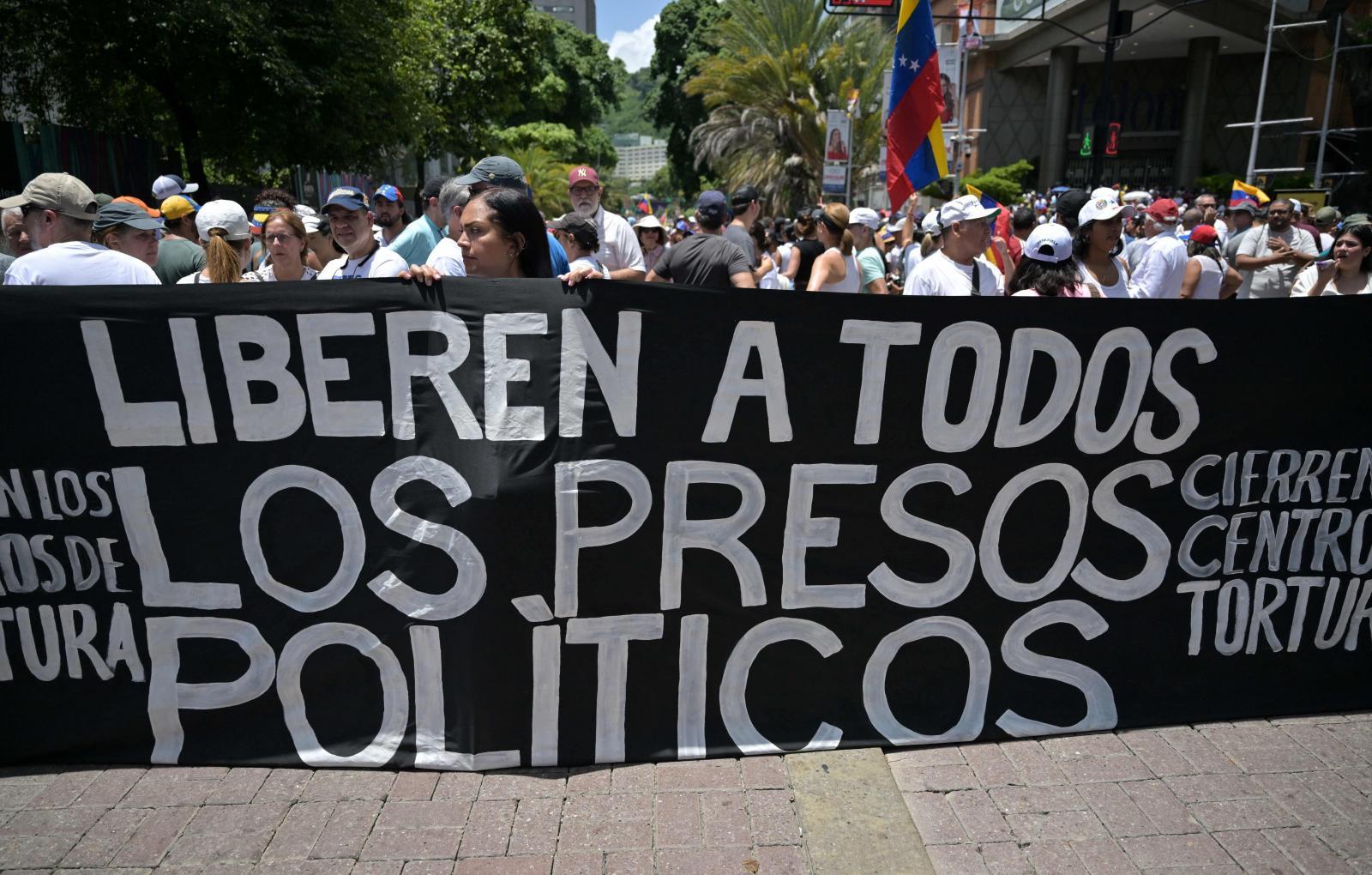 Los manifestantes reclaman la libertad de los más de mil detenidos esta semana.