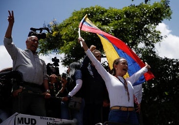 Corina Machado desafía a Maduro y lidera la marcha de miles de opositores en Caracas