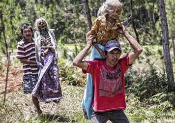 Este muerto está muy vivo