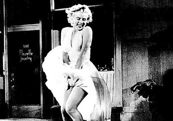 Marilyn Monroe en la famosa escena de la película 'La tentación vive arriba'.