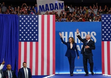 Tim Walz se gana a los votantes demócratas en su primer mitin con Kamala Harris