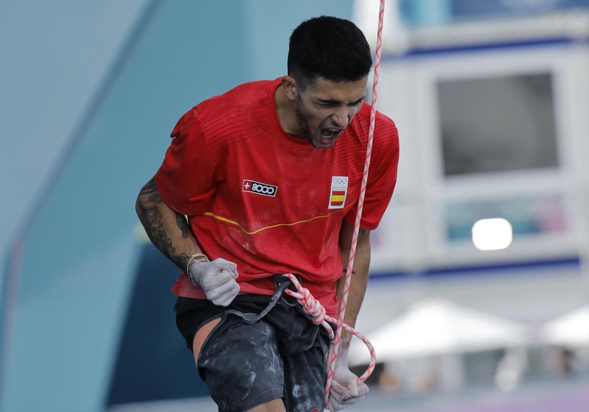 Alberto Ginés, celebrando su gran actuación en la semifinal en la categoría de dificultad