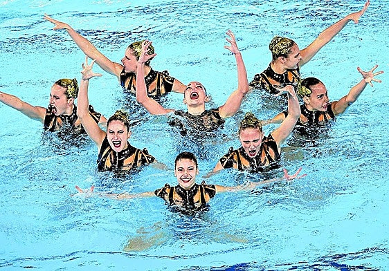 España vuelve a subirse al trono de la natación artística