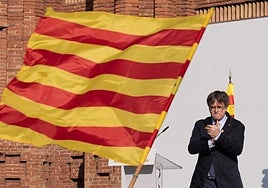 La fugaz reaparición de Puigdemont, en imágenes