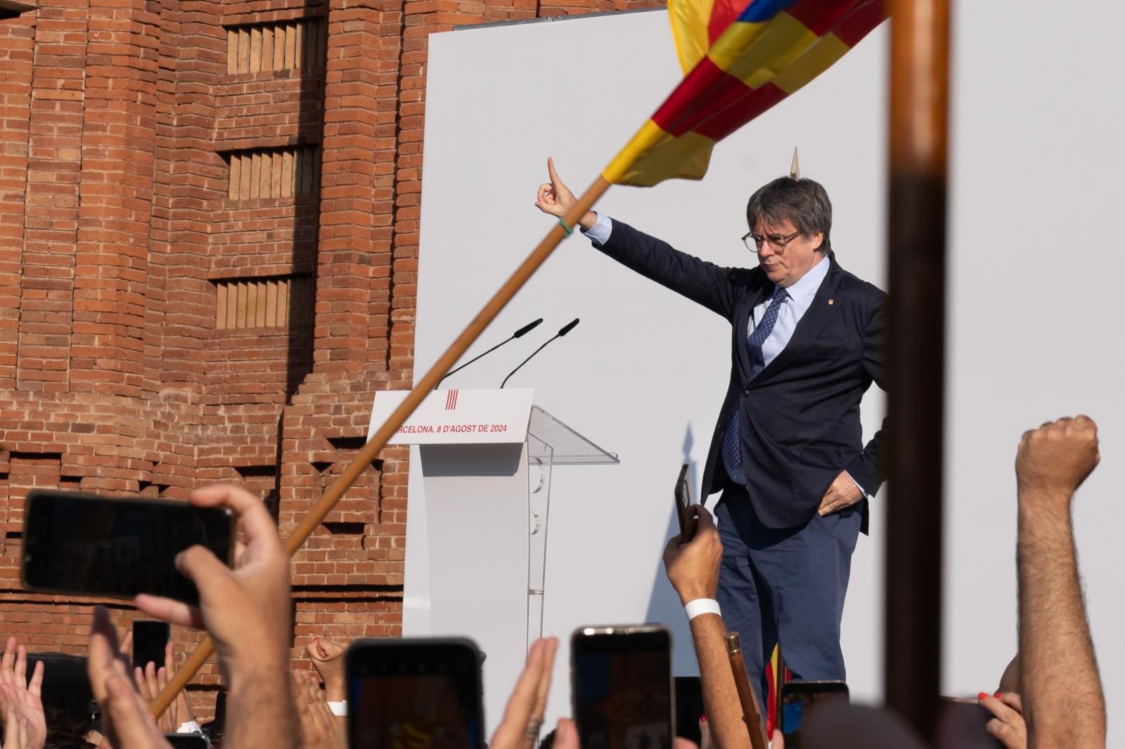Su intervención ha sido de apenas cinco minutos en un acto de 'recibimiento institucional' montado por el Consell de la República y al que ha asistido lo más granado del independentismo de Junts, la CUP, ANC, Òmnium Cultural e, incluso, de ERC.