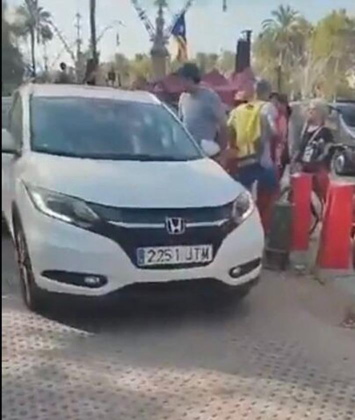 Imagen secundaria 2 - Sombreros de paja como atrezo para el cierre del show