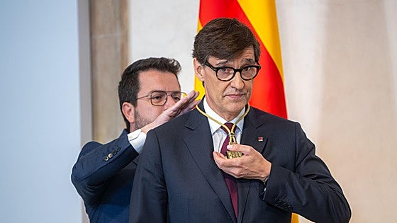 Illa agradece el trabajo de todos los expresidents, incluido Puigdemont, en su toma de posesión