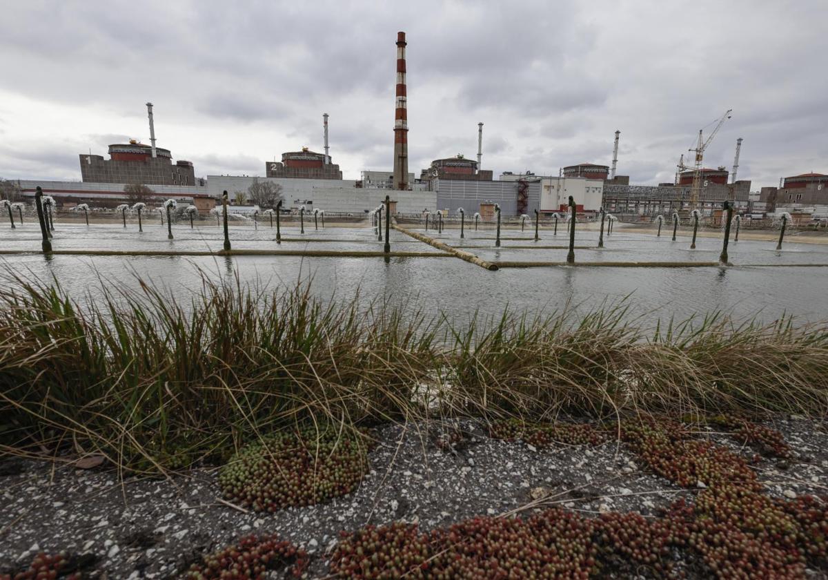 Un bombardeo provoca un incendio en la central nuclear de Zaporiyia