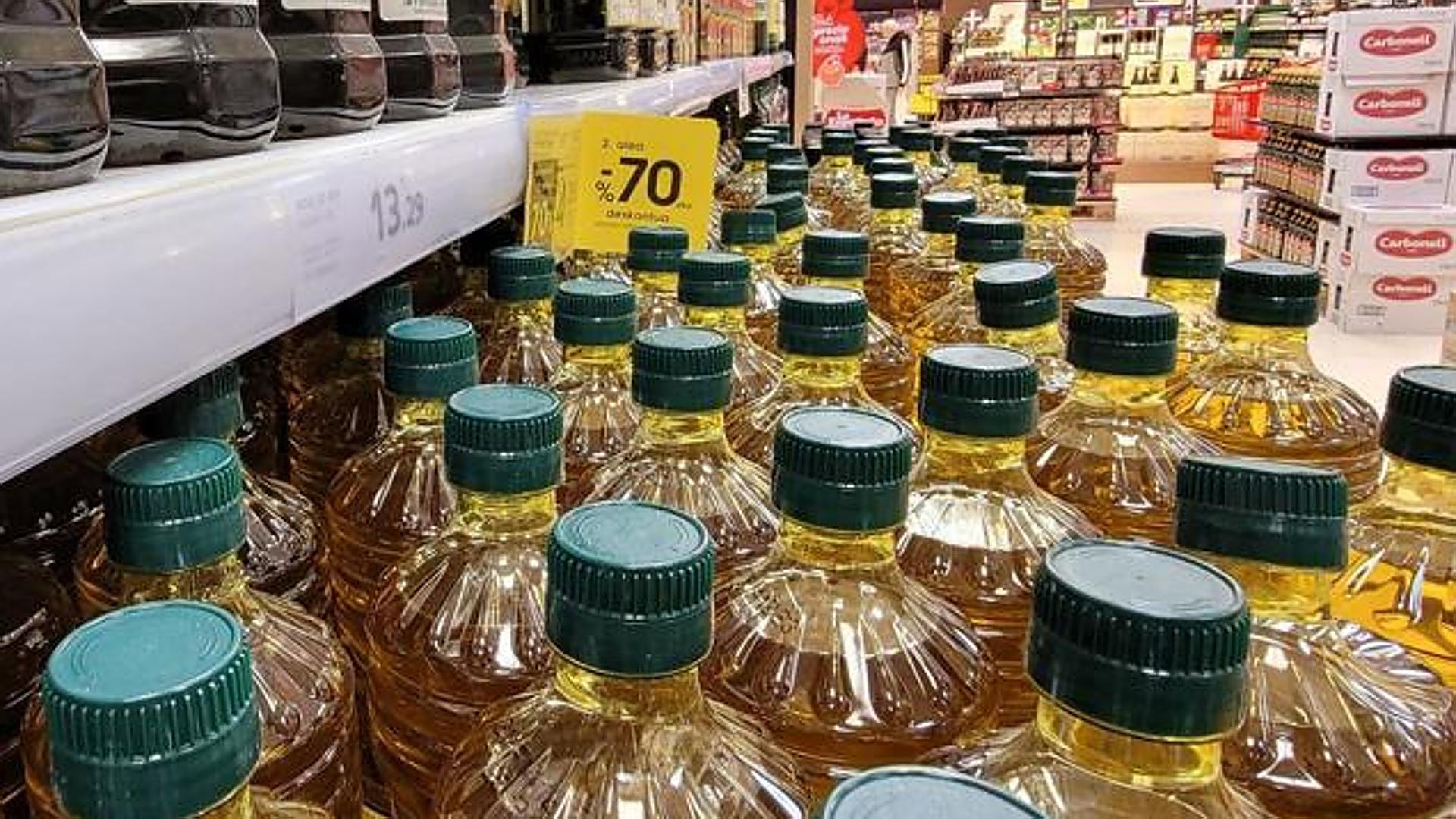 原油価格の下落により、食品価格は3.1%下落し、3年ぶりの低水準となった。