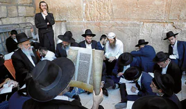 Judíos ultraortodoxos, junto al Muro de las Lamentaciones.