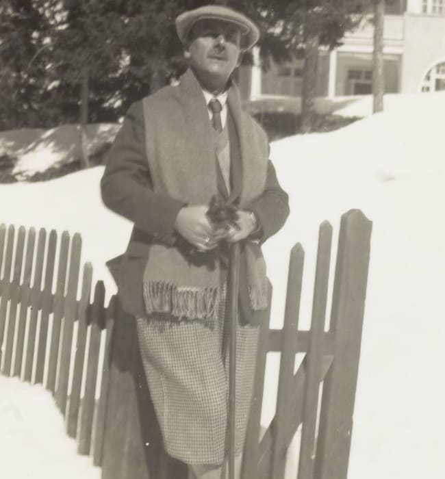 Mann en Saint Moritz, Suiza, en 1932.