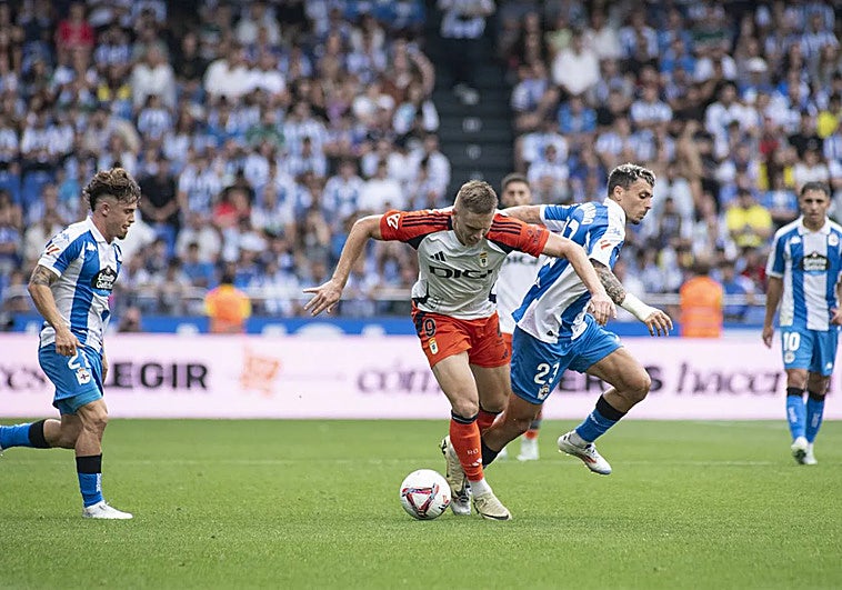 El Oviedo amarga en Riazor el regreso del Deportivo a Segunda