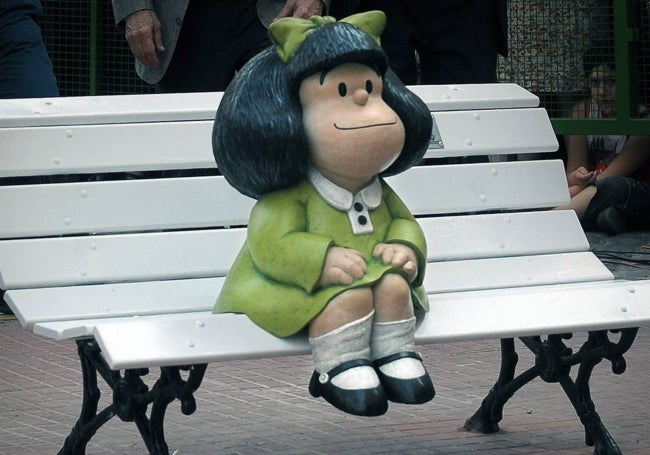 Escultura de Mafalda en Buenos Aires.