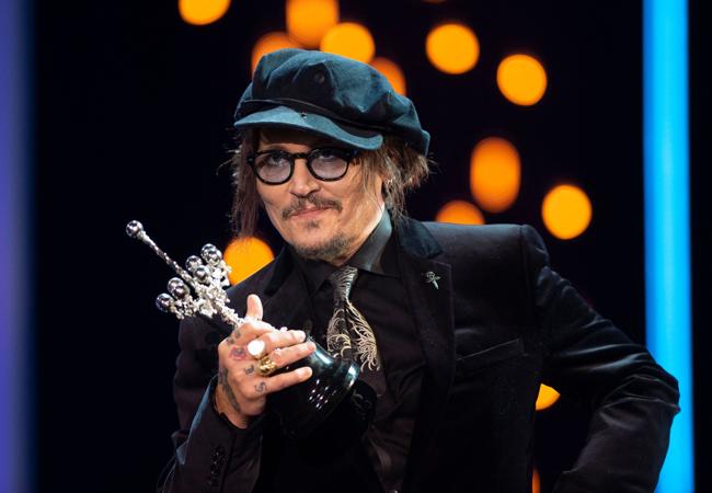 Johnny Depp recoge el Premio Donostia en 2021.