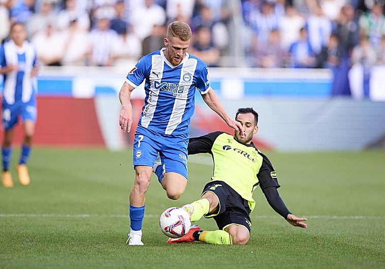 Sivera frena al Betis y salva un punto para el Alavés