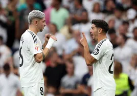 Valverde y Brahim Díaz celebran el gol del segundo al Valladolid.