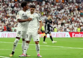 Endrick y Brahim celebran el gol del segundo al Valladolid.