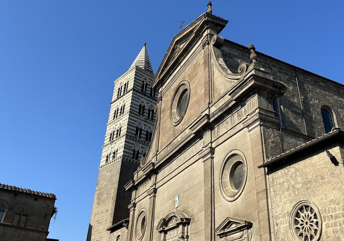 Fachada de la catedral de Viterbo, una ciudad venida a menos.