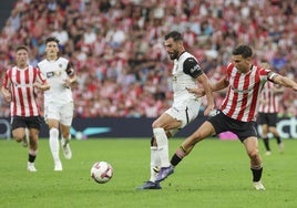 Beñat Prados reanima al Athletic frente a un Valencia hundido